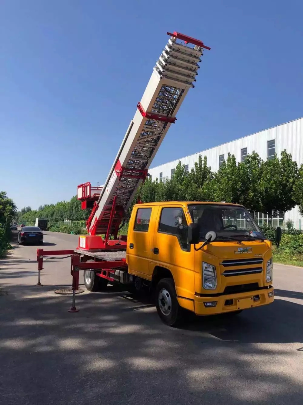 苏仙附近的云梯车出租服务：轻松解决高空作业需求