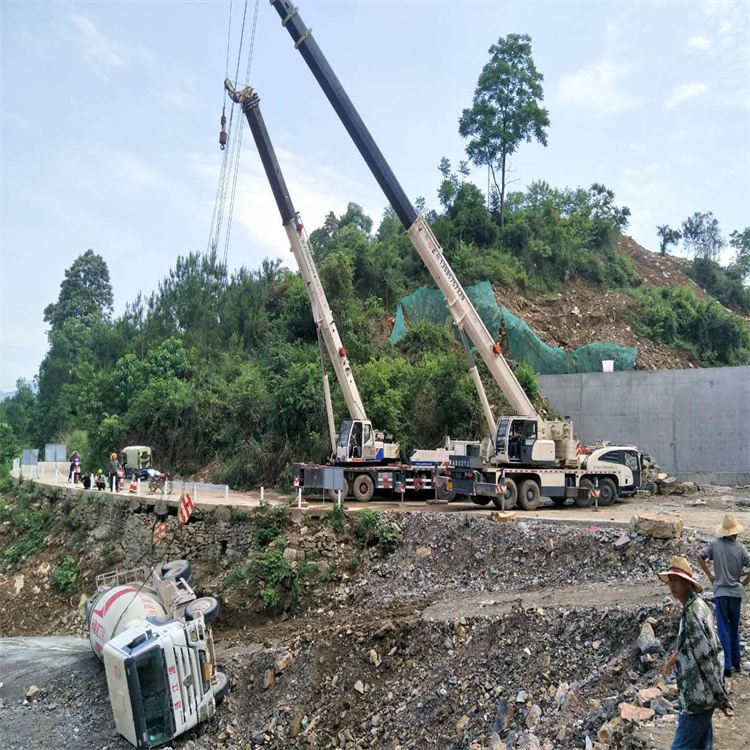 苏仙汽车掉沟里叫吊车救援要多少钱