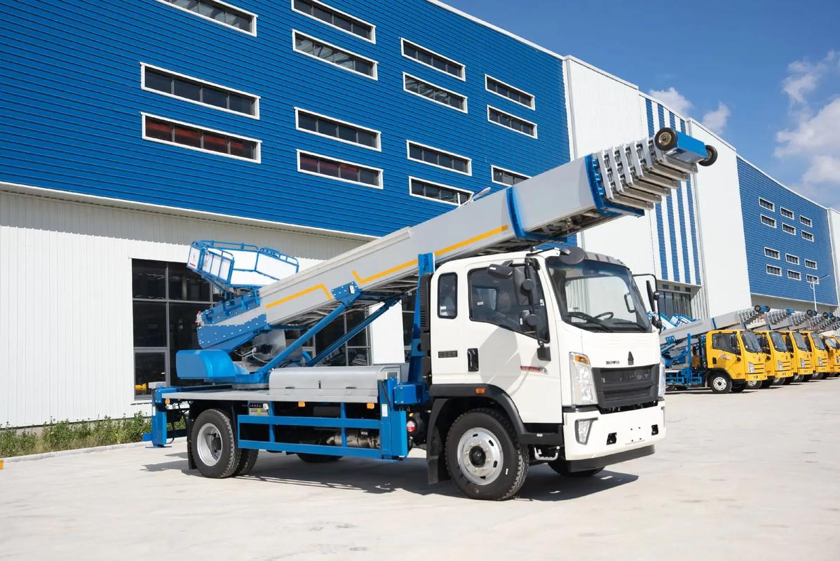 苏仙出租云梯车高空作业车 建筑垃圾搬运